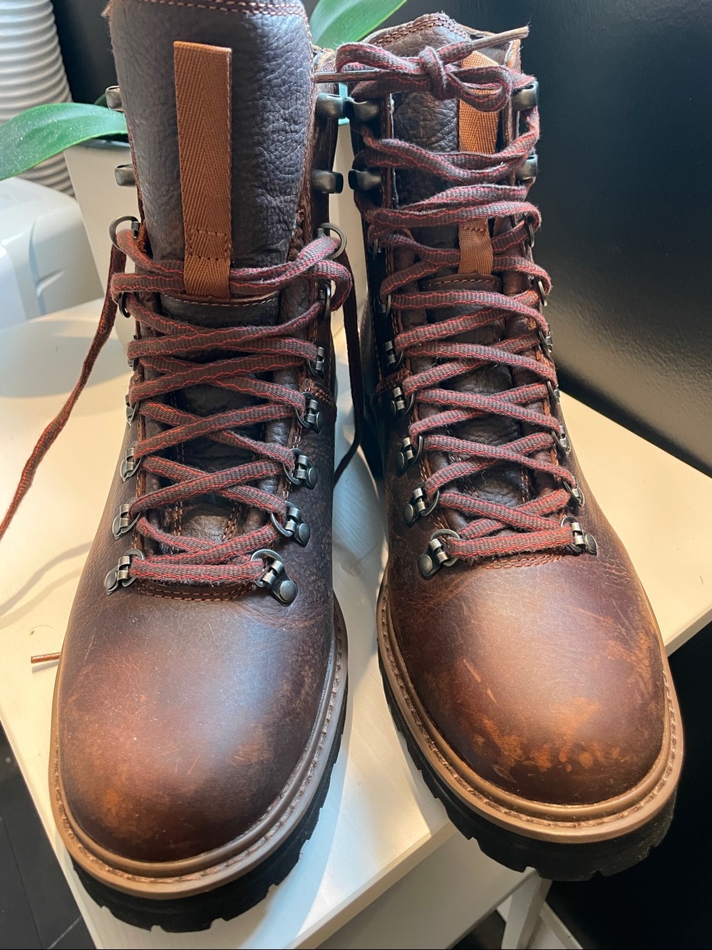 Men's LL Bean distressed Brown Leather Hiking Boots with Pink Laces